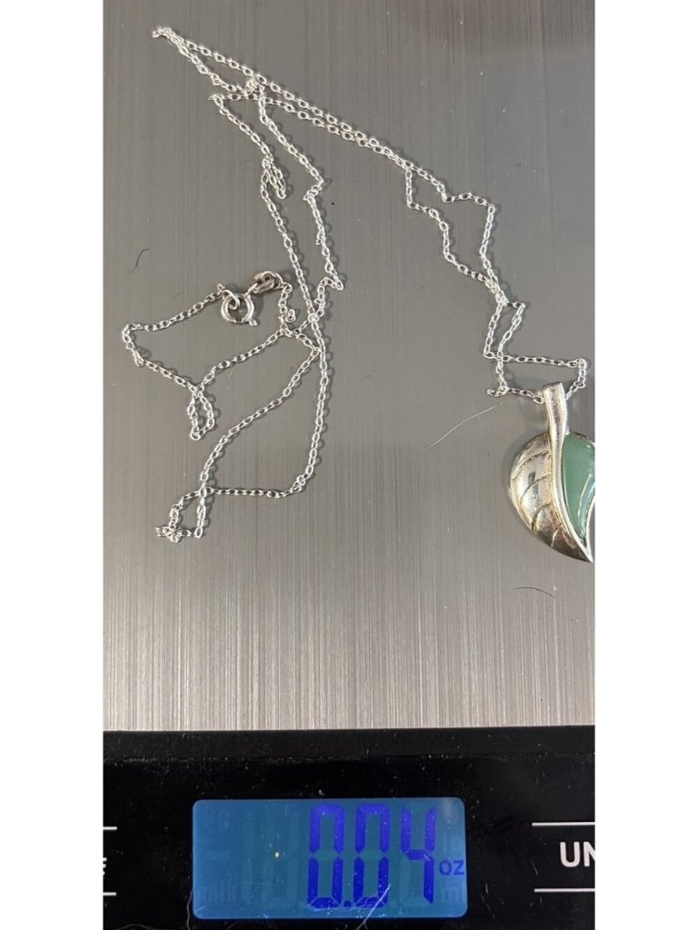 Sterling Silver 925 Green Stone Leaf Pendant Necklace Dainty Lightweight 1.1 gm - Picture 3 of 3